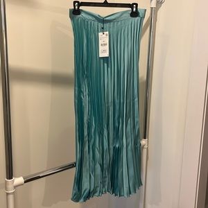 NWT midi satin pleated midi skirt